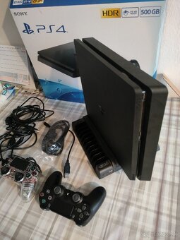 Playstation 4 slim + 2 ovladače - 2