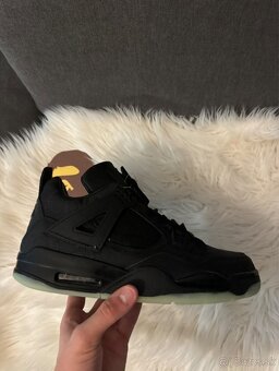 Jordan 4 black kaws - 2