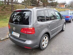 VW Touran 1,6TDi DSG Highline TOP stav - 2