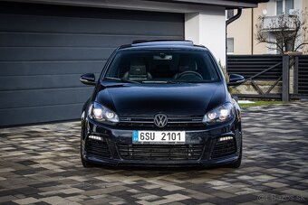 Golf R 2.0 TSI 4Motion 265kW, originál úprava APR, HF karbon - 2