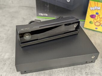 Xbox One X 1TB, 1 ovládač, Kinect a 3 pohybové hry - 2