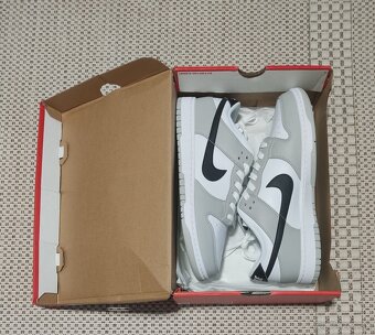 Nike Dunk Light Smoke Grey s visačkou - 2