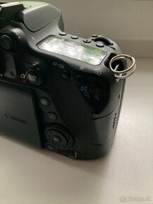 Canon EOS 80D telo - 2