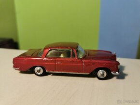 Corgi toys Mercedes 220 coupe - 2