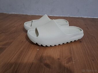 Yeezy slide - 2