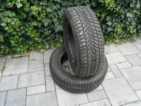 Predám 2x zimné pneu Goodyear 215/60 R16 99HXL - 2