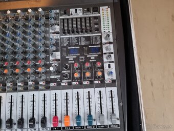 Mix Behringer Europower PMP5000 - 2