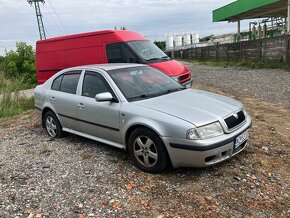 Škoda Octavia 1.6 Ambiente - 2