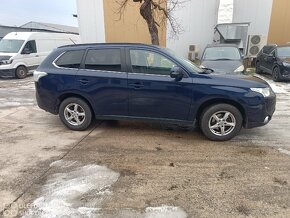 Mitsubishi Outlander - 2