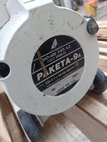 Starý retro socialistický vysávač Raketa 9A 1987 - 2