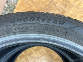 245/45 R19 zimné GoodYear 7mm - 2