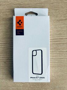 Predam originalny obal Spigen Ultra hybrid pre iPhone 15 - 2