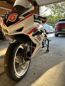 Suzuki gsxr750 k9 - 2