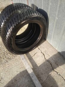 Predám 2ks zimné pneu.185/60R15 Kumho dezen 6,5mm - 2