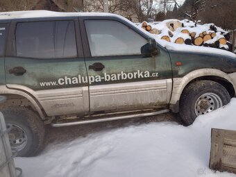 Nissan Terrano 2.4i - 2