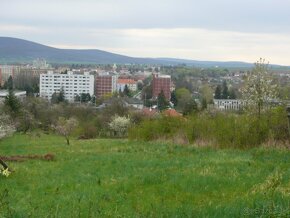 pozemok s krasnym výhladom na mesto - 2