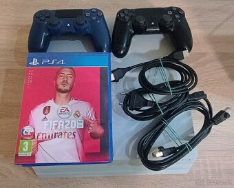 Predám PlayStation 4 Pro 1TB v bielej farbe málo používaný. - 2