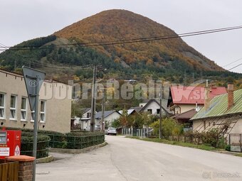 PREDAJ - Slnečný pozemok v malebnom prostredí jesennej príro - 2