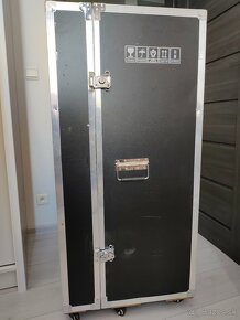 cierny prepravny kufor - case - box - rack - 2