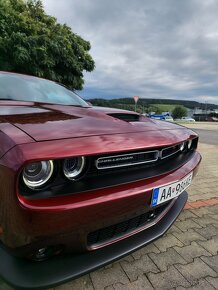 Predam dodge challenger 5.7 hemi R/T zaruka 200.000km - 2