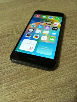 iPhone 8 / 256GB čierny Super stav - 2