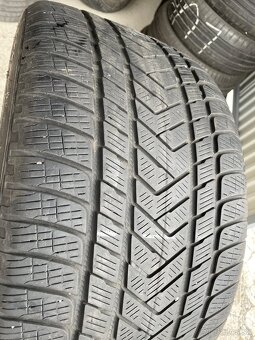 Pirelli 305/35 R21 - 2