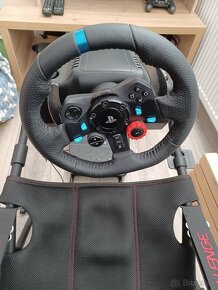 Logitech G29 a Playseat challenge - 2