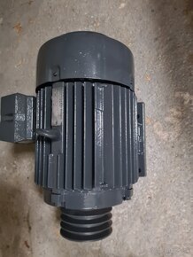 Predám pätkový el.motor 4kW 1430ot 380V - 2