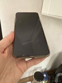 Predám iPhone 11 pro max 256gb + nabíjačka slúchadla obaly - 2