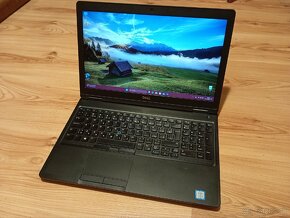 Dell 5590 - WIN 11pro-podsvietena klávesnica - 2