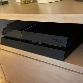 PlayStation 4 - 2