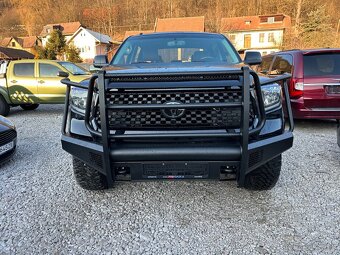 2017 Toyota Tundra Platinum 1794 5,7 V8 kola 35” lift 3” - 2