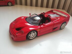 1:18 predam modely Ferrari od Bburago - 2