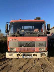 Volvo FL12 valník s hydraulickou rukou - 2