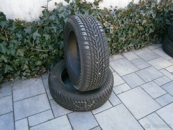 Predám 2x zimné ako nové pneu Nokian 195/60 R15 88TXL - 2