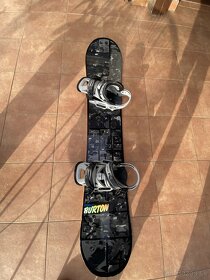 Snowboard Burton s Mission viazaním - 2