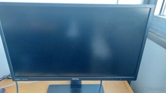 Predam monitory 27" a 24" - 2