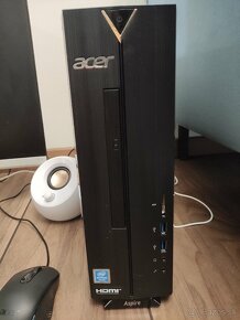 Počítač Acer Aspire, monitor HP - 2