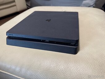 PS4 slim - 2