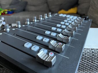 Icon Platform M+ Motorizované faders - 2