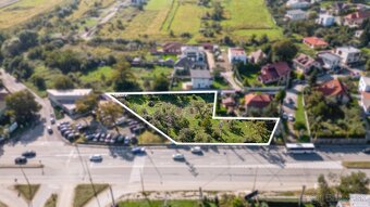 1 877 m² potenciálu, 3 nadzem. podlažia,parking, zeleň,Barca - 2