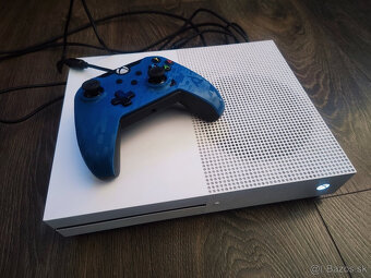 Xbox One S 500 GB + 4 hry - 2