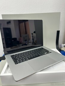 Apple MacBook AIR M2 256/8GB-15 palcový - 2