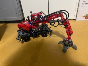 LEGO Technic Žeriav s chapačom 42144 - 2