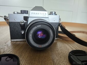 Kinofilmová Praktica s expozimetrom, 35mm a 24mm objektívmi - 2