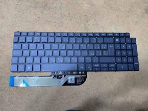 Predám použitú podsvietenú klávesnicu na notebook Dell 5584 - 2