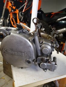 Predám Kawasaki kx250 blok motora s klukovkou - 2