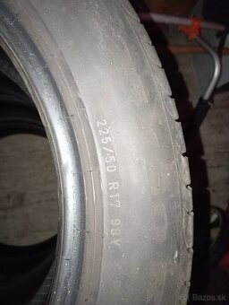 Predám pneu Pirelli 225x50 R17 - 2