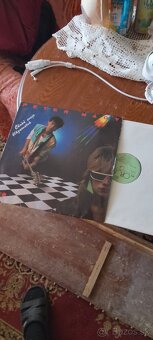 Predam 180ks Lp platni pozri vsetky inzeraty.Cena 3euro kus - 2