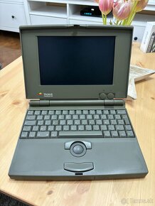 Apple Macintosh PowerBook 100 z roku 1991 - 2